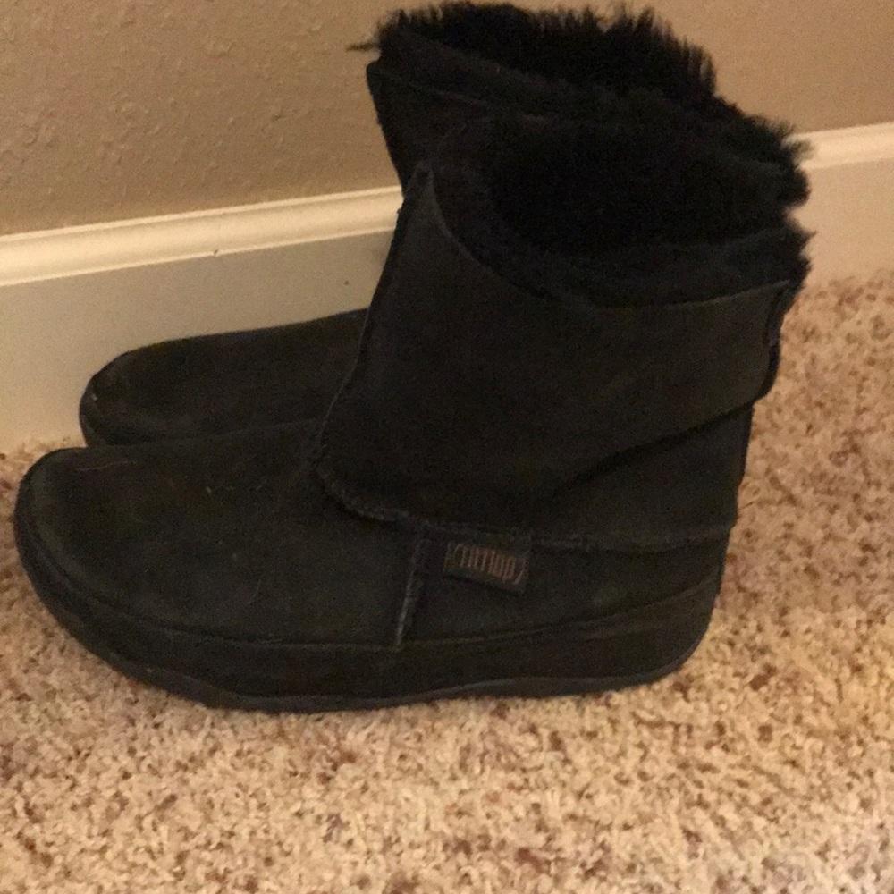 COPY - Women’s black fur fit flop sz us 9